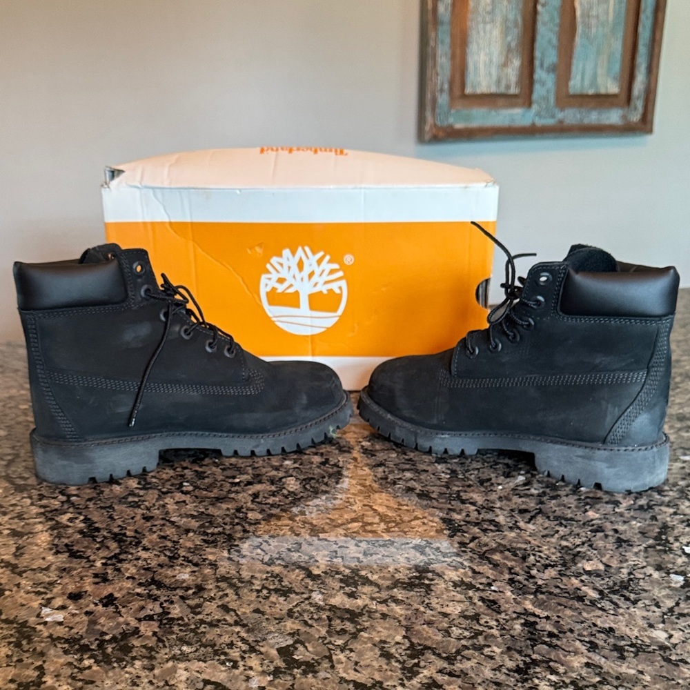 Timberland Charcoal Black Boots EUC 5.5Y - Picture 5 of 15